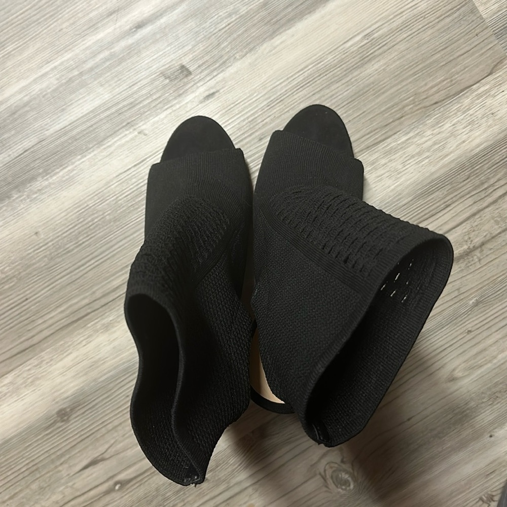 New worn once size 10 shoe dazzle